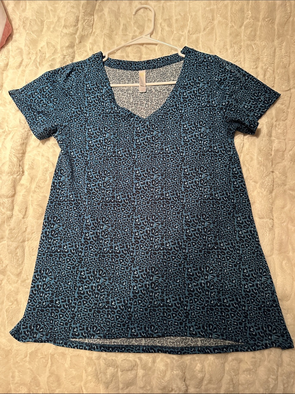 LuLaRoe Blue Leopard Print V-Neck Short Sleeve Top